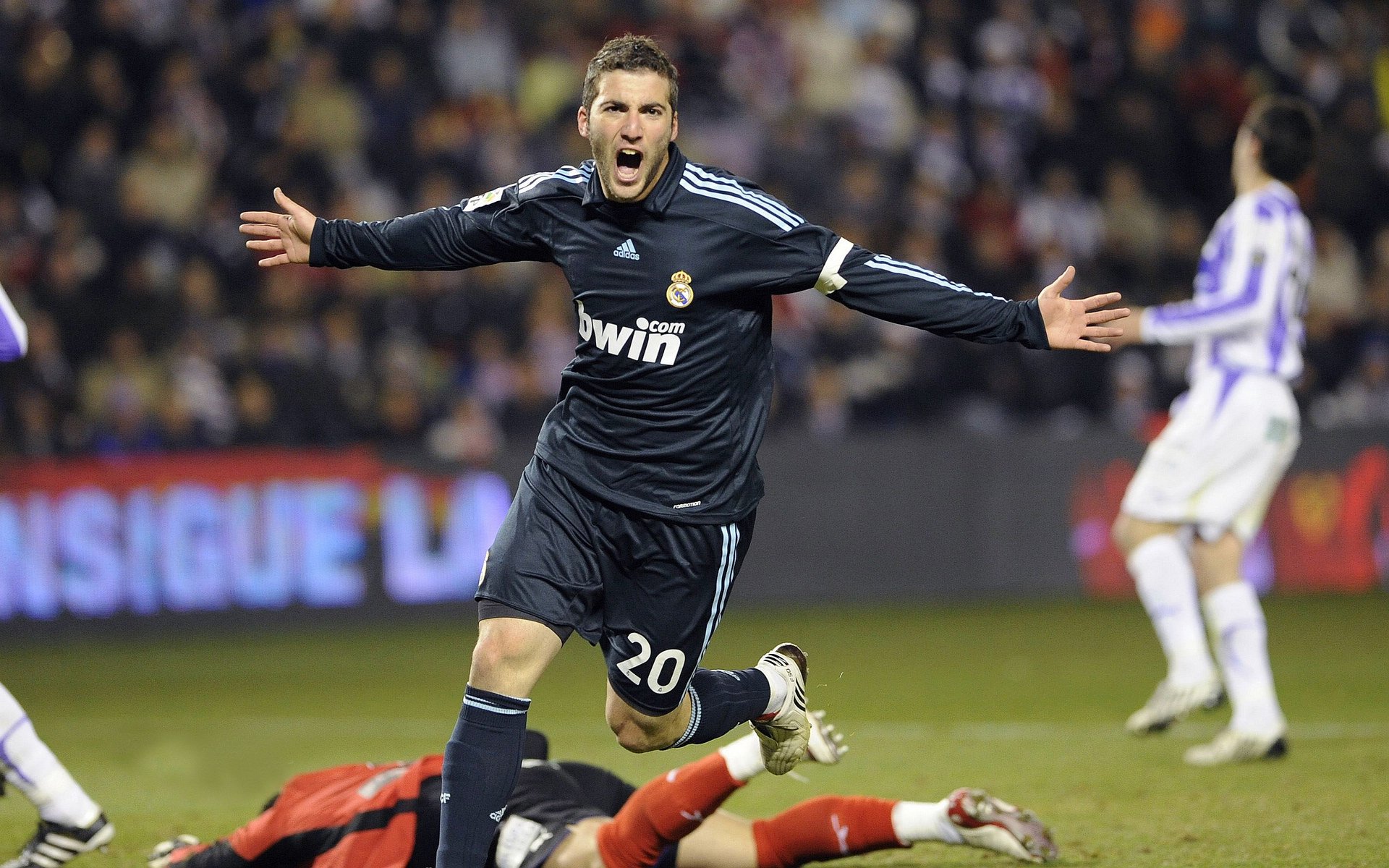 JackeyLove赛事官方发布败北新规，MAD争议不断！