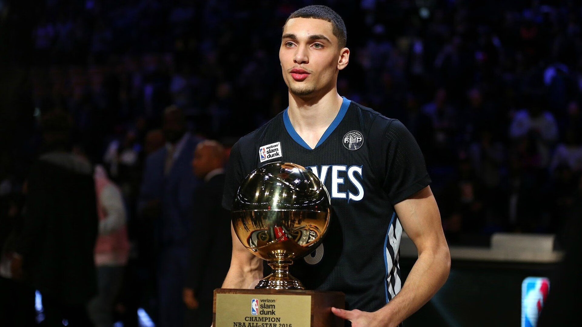 Scout回归赛场，连败首场状态亮眼，独行侠观众沸腾！